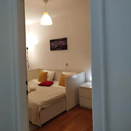 Mia Center -